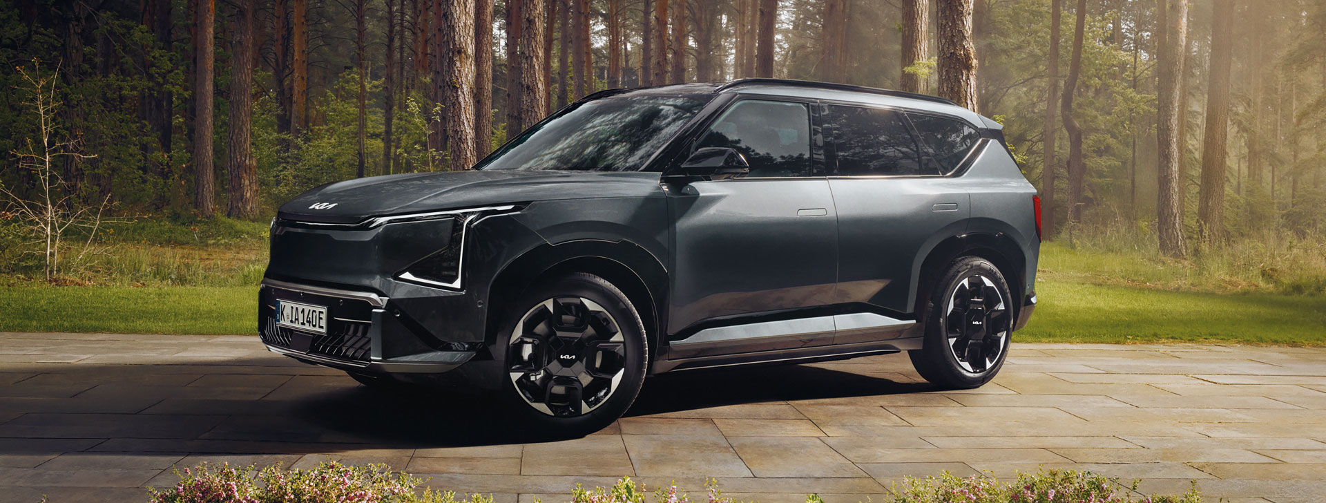 Foto eines Kia EV5 im Wald